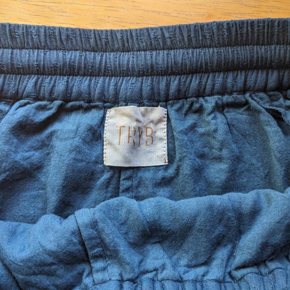 Try B shorts - Picture 2 of 7